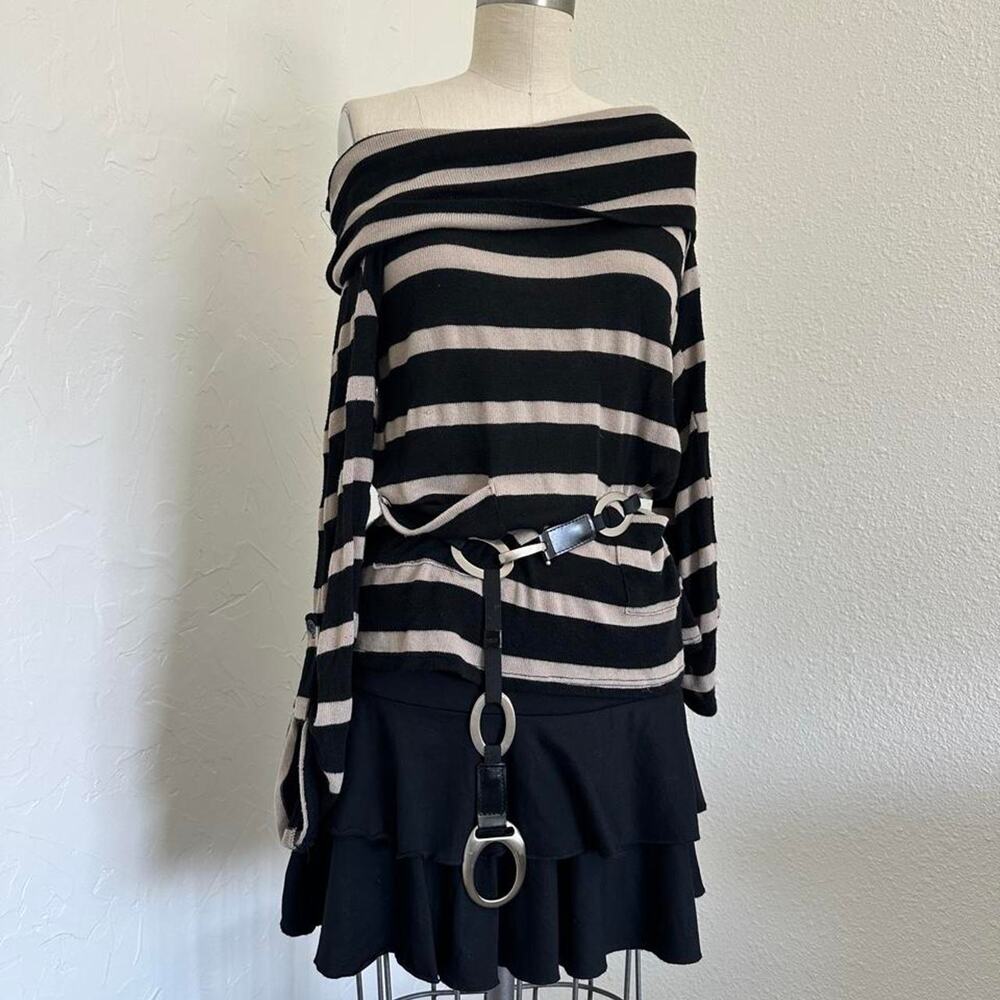 International concepts LG sweater Black cream striped off the shoulder